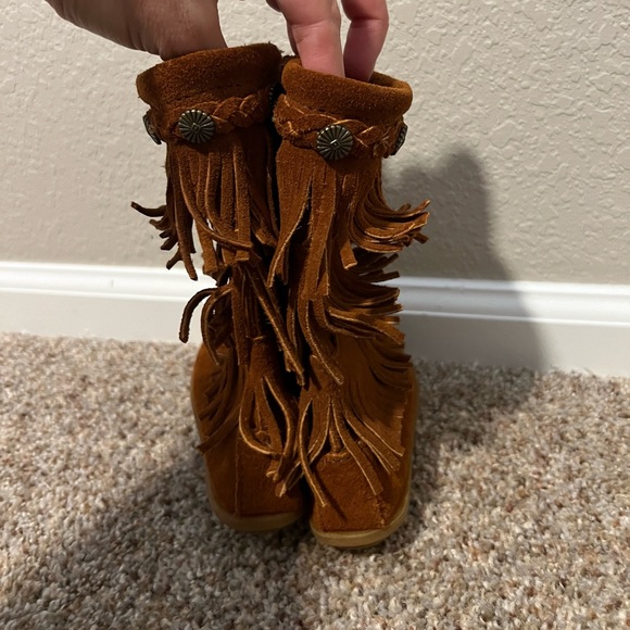 Kids 3 layer fringe boot — size 7 - Picture 5 of 8